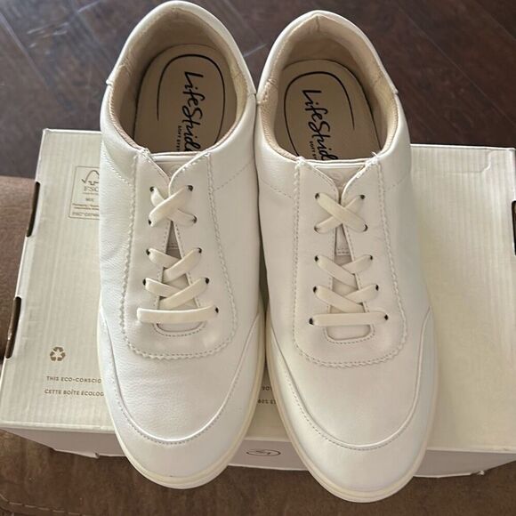 LifeStride Women's Happy Hour Machine Washable Lace Up Slip-in Sneakers. White. - Picture 5 of 14